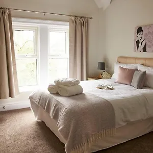 Comfy Big 7 Bedroom Townhouse Villa